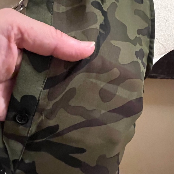 Seduction sheer camouflage top with open back - Picture 3 of 7